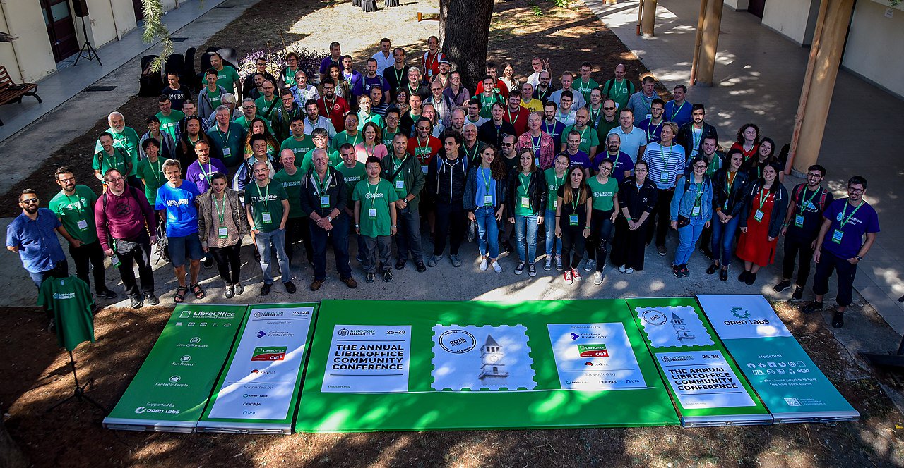 Group photo from LibOCon18